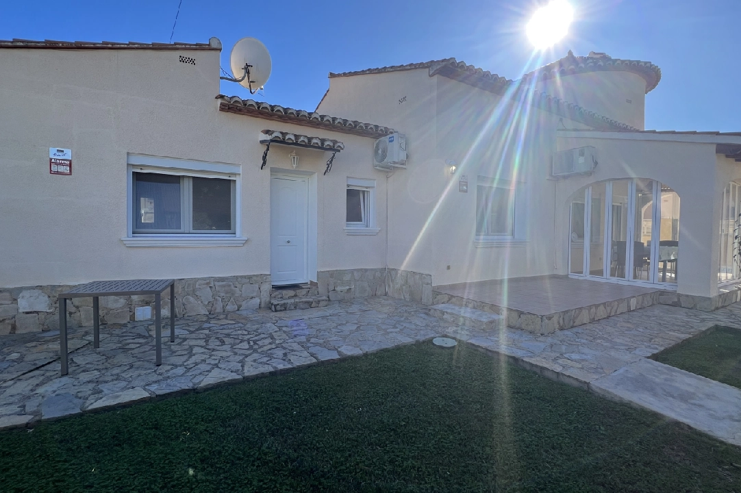 villa en Els Poblets en vente, construit 130 m², ano de construccion 2000, estado bien cuidado, + calefaccion central, aire acondicionado, terrain 545 m², 4 chambre, 2 salle de bains, piscina, ref.: AS-2721-14