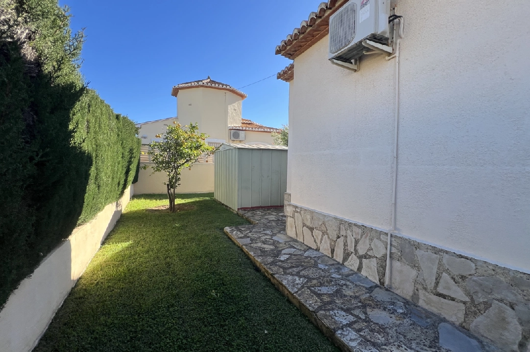 villa en Els Poblets en vente, construit 130 m², ano de construccion 2000, estado bien cuidado, + calefaccion central, aire acondicionado, terrain 545 m², 4 chambre, 2 salle de bains, piscina, ref.: AS-2721-15