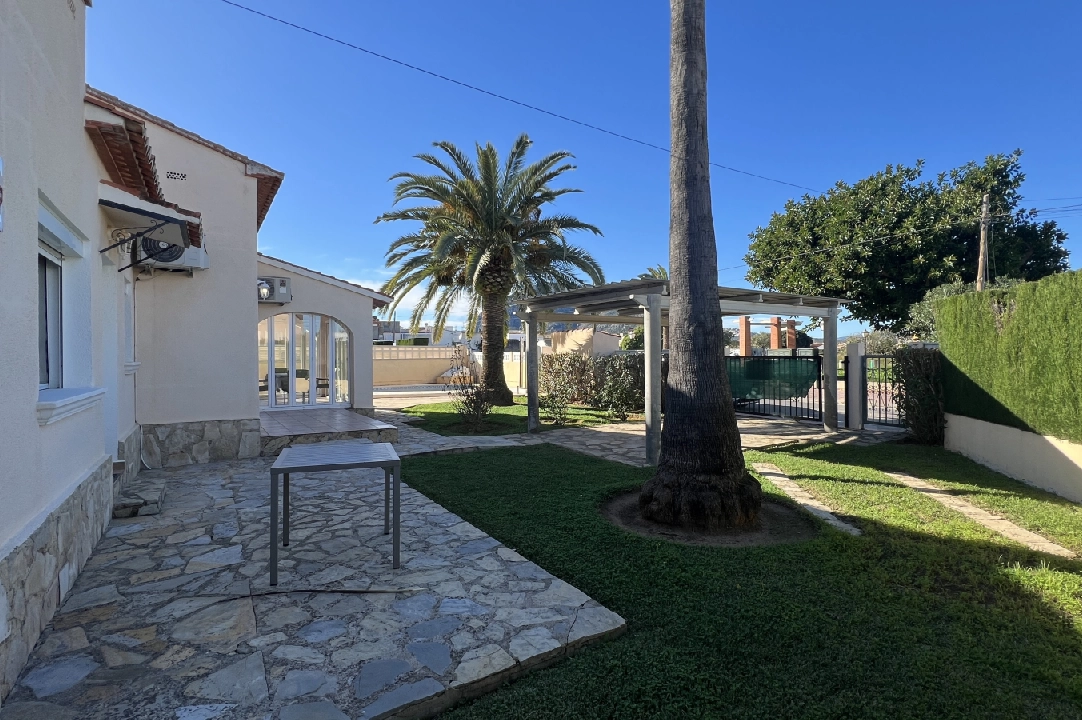 villa en Els Poblets en vente, construit 130 m², ano de construccion 2000, estado bien cuidado, + calefaccion central, aire acondicionado, terrain 545 m², 4 chambre, 2 salle de bains, piscina, ref.: AS-2721-17