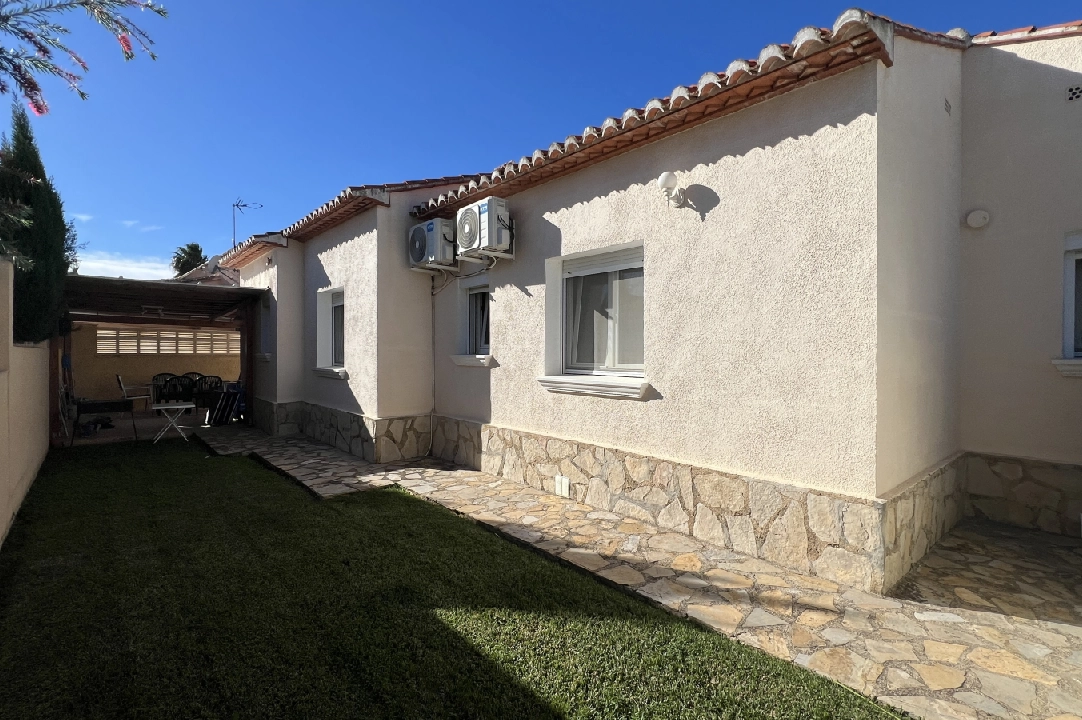 villa en Els Poblets en vente, construit 130 m², ano de construccion 2000, estado bien cuidado, + calefaccion central, aire acondicionado, terrain 545 m², 4 chambre, 2 salle de bains, piscina, ref.: AS-2721-19