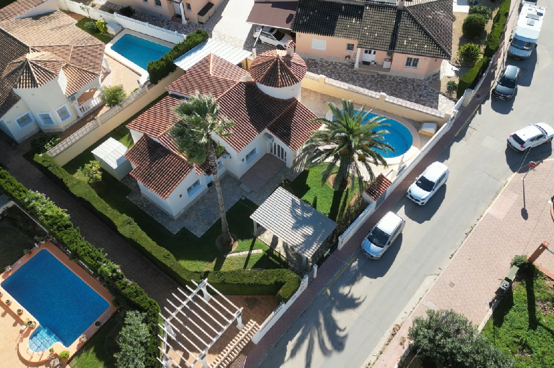 villa en Els Poblets en vente, construit 130 m², ano de construccion 2000, estado bien cuidado, + calefaccion central, aire acondicionado, terrain 545 m², 4 chambre, 2 salle de bains, piscina, ref.: AS-2721-3