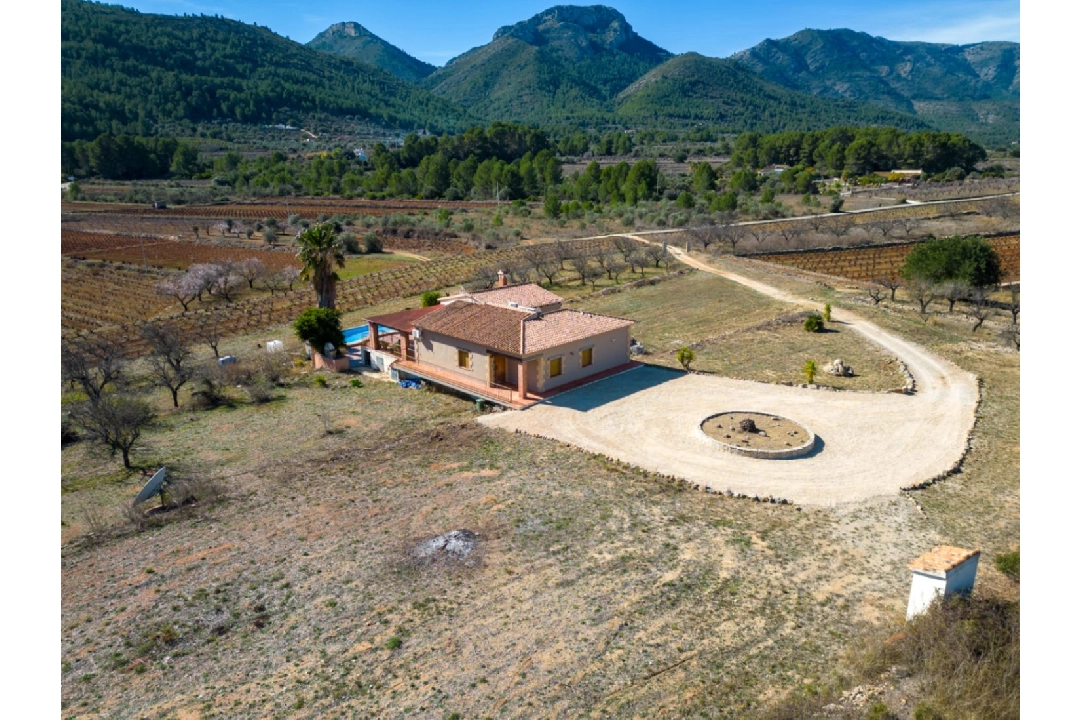 villa en Jalon en vente, construit 200 m², ano de construccion 2003, aire acondicionado, terrain 10000 m², 2 chambre, 2 salle de bains, piscina, ref.: PV-141-01967P-39