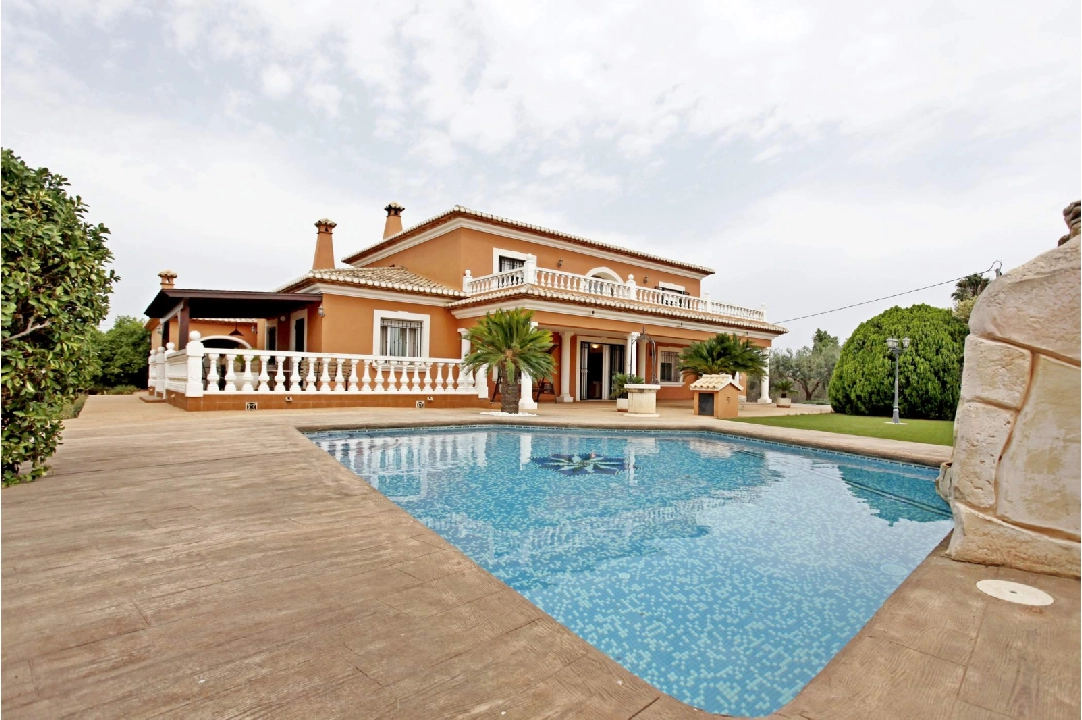 villa en Denia(Torrecarrals) en vente, construit 442 m², estado bien cuidado, + calefaccion central, terrain 4441 m², 3 chambre, 4 salle de bains, piscina, ref.: MNC-0124-42