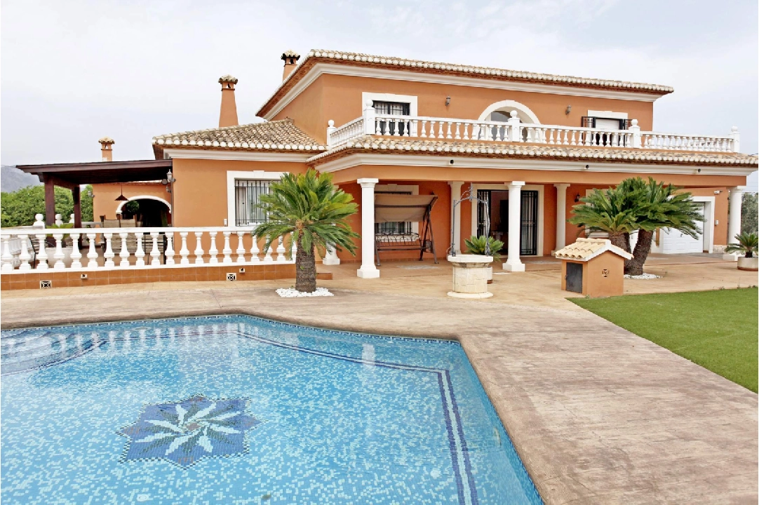 villa en Denia(Torrecarrals) en vente, construit 442 m², estado bien cuidado, + calefaccion central, terrain 4441 m², 3 chambre, 4 salle de bains, piscina, ref.: MNC-0124-45