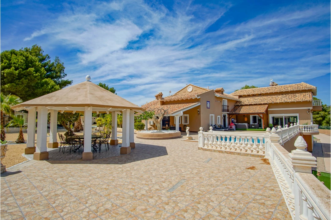 villa en La Nucia(Sierra Verde) en vente, construit 900 m², aire acondicionado, terrain 32900 m², 8 chambre, 9 salle de bains, ref.: BP-7058NUC-1