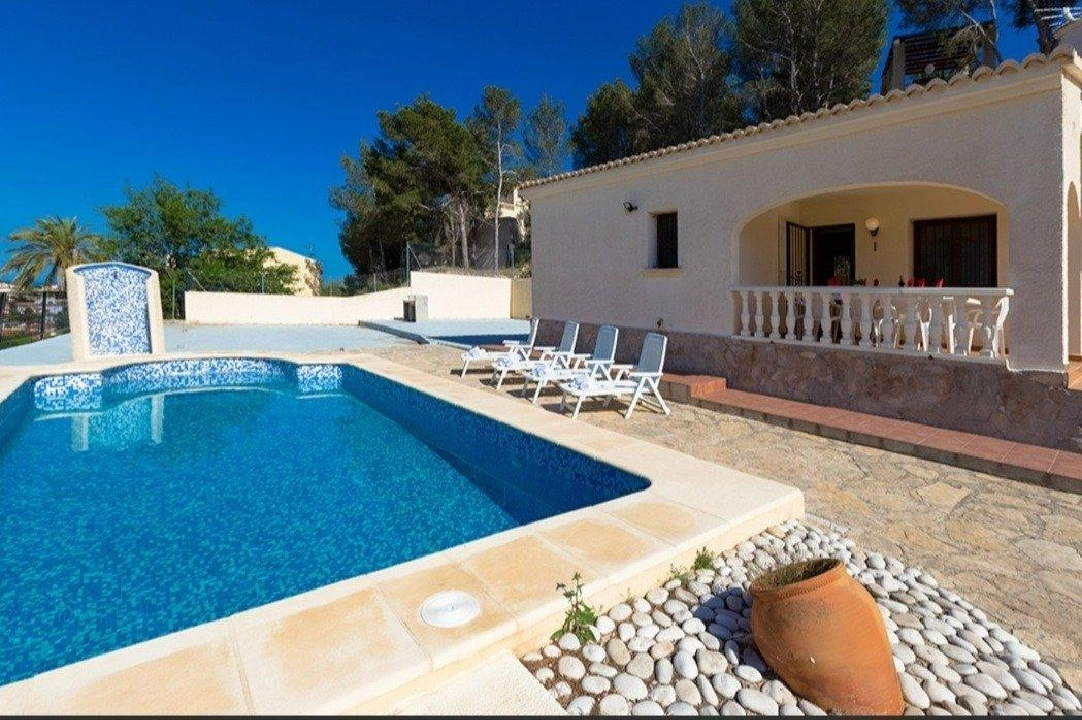 villa en Calpe en vente, construit 90 m², + estufa, aire acondicionado, terrain 800 m², 3 chambre, 1 salle de bains, piscina, ref.: AM-11853DR-2