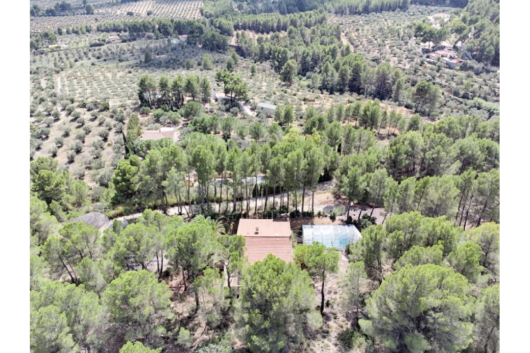 finca en Relleu en vente, construit 174 m², ano de construccion 1990, aire acondicionado, terrain 26000 m², 4 chambre, 1 salle de bains, piscina, ref.: AM-12046DA-10