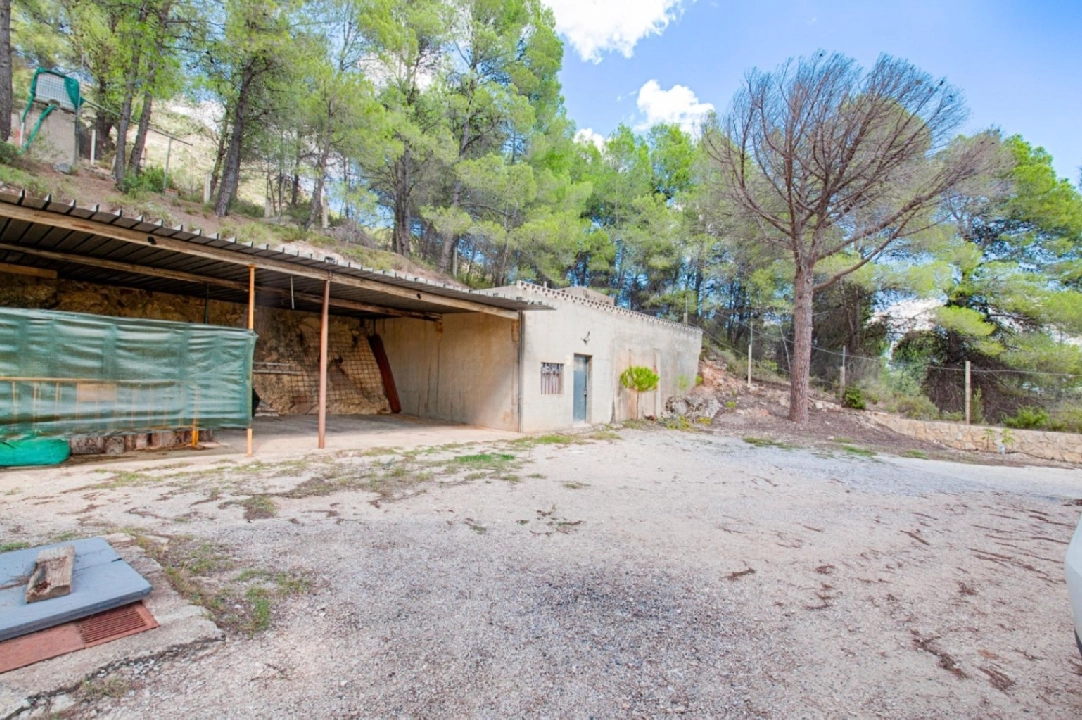 finca en Relleu en vente, construit 174 m², ano de construccion 1990, aire acondicionado, terrain 26000 m², 4 chambre, 1 salle de bains, piscina, ref.: AM-12046DA-48