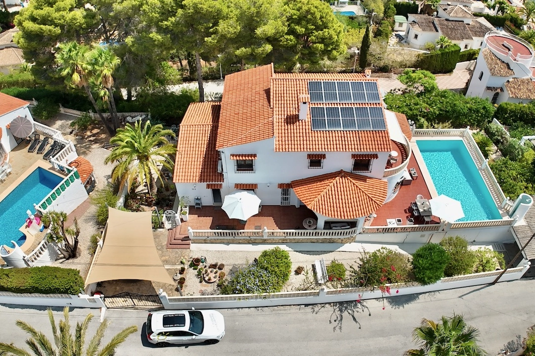 villa en Benissa(Baladrar) en vente, construit 290 m², aire acondicionado, terrain 841 m², 5 chambre, 4 salle de bains, piscina, ref.: CA-H-1801-AMBE-14