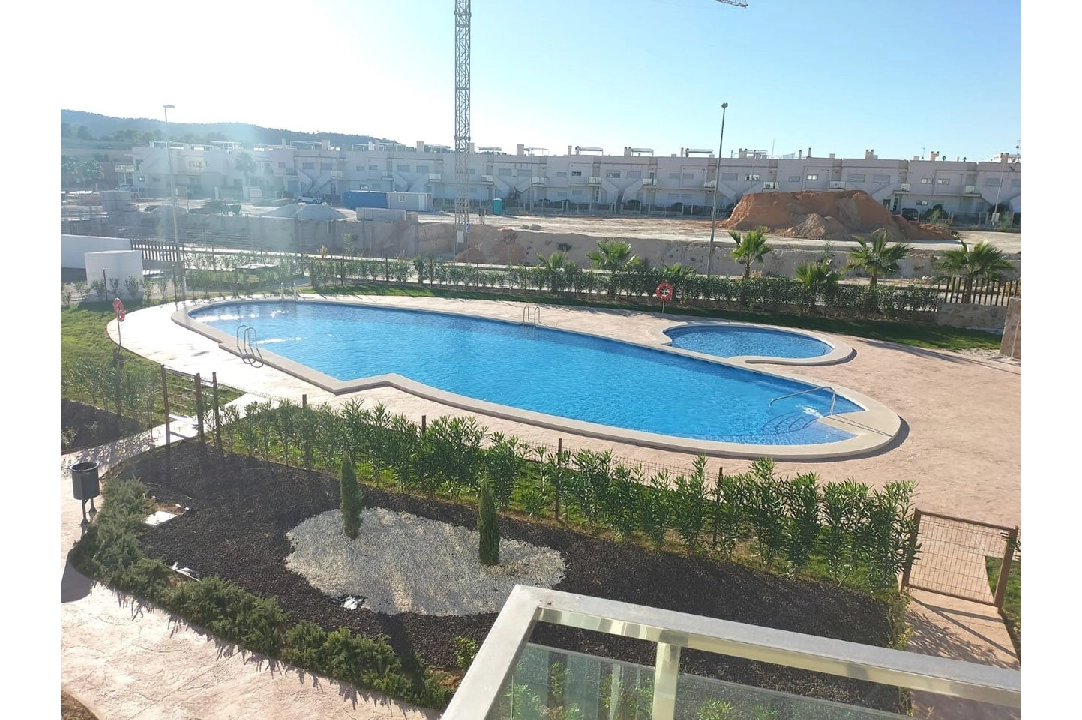 adosado de esquina en Entrenaranjos en vente, construit 222 m², estado nuevo, aire acondicionado, 3 chambre, 2 salle de bains, piscina, ref.: HA-ENN-119-R02-1