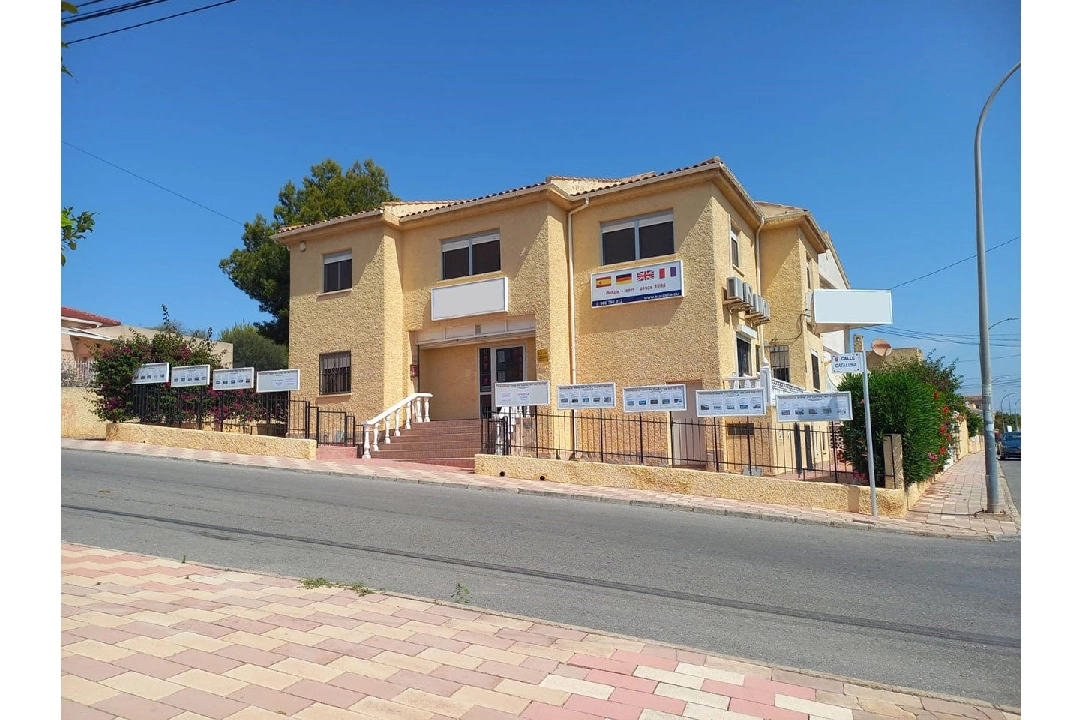 villa en San Fulgencio en vente, construit 216 m², estado bien cuidado, aire acondicionado, terrain 268 m², 5 chambre, 2 salle de bains, ref.: HA-M-SC-OFI-1