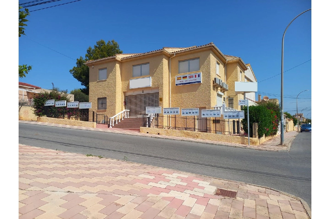 villa en San Fulgencio en vente, construit 216 m², estado bien cuidado, aire acondicionado, terrain 268 m², 5 chambre, 2 salle de bains, ref.: HA-M-SC-OFI-18