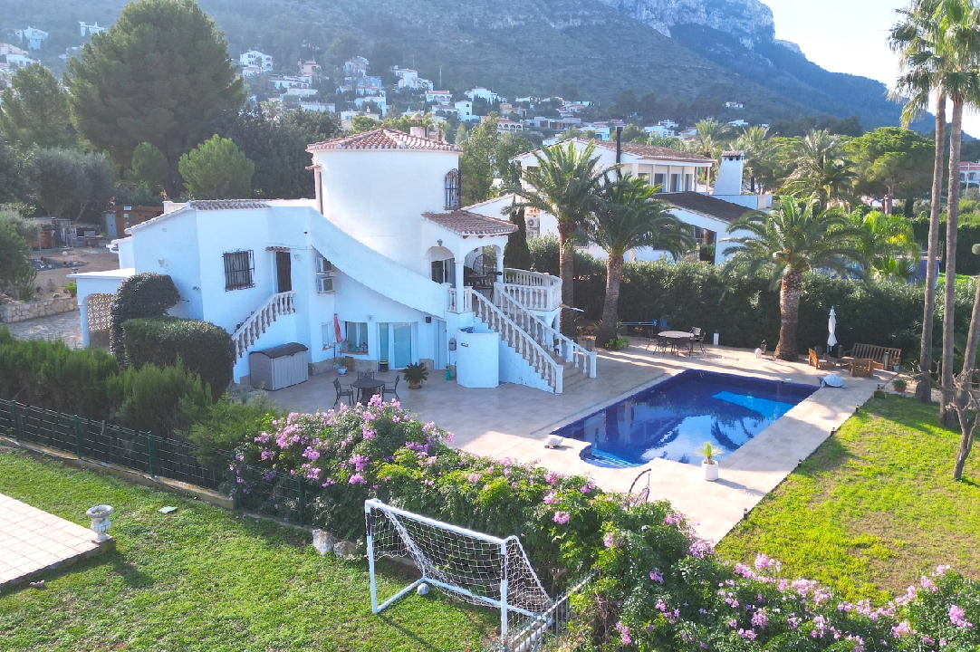 villa en Denia en vente, construit 190 m², ano de construccion 1984, estado bien cuidado, + KLIMA, aire acondicionado, terrain 1900 m², 4 chambre, 4 salle de bains, piscina, ref.: AS-1024-1