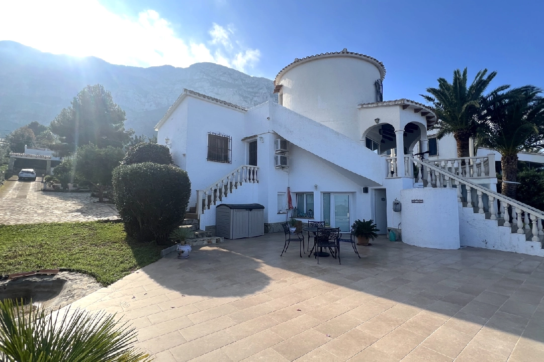 villa en Denia en vente, construit 190 m², ano de construccion 1984, estado bien cuidado, + KLIMA, aire acondicionado, terrain 1900 m², 4 chambre, 4 salle de bains, piscina, ref.: AS-1024-24