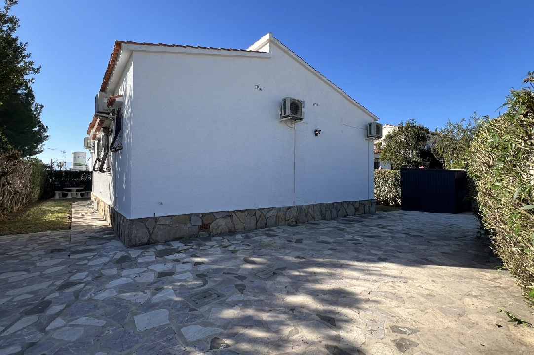 villa en Els Poblets(Barranquets) en vente, construit 120 m², ano de construccion 1990, aire acondicionado, terrain 427 m², 3 chambre, 2 salle de bains, piscina, ref.: JS-0325-13