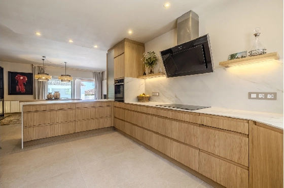 Villa in Denia zu verkaufen, Wohnfläche 324 m², Baujahr 1993, Zustand modernisiert, + Fussbodenheizung, Klimaanlage, Grundstück 1888 m², 4 Schlafzimmer, 2 Badezimmer, Pool, ref.: BC-7771-39