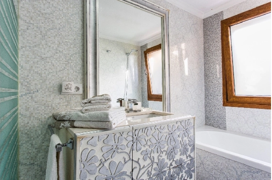 Villa in Denia zu verkaufen, Wohnfläche 266 m², Klimaanlage, Grundstück 1254 m², 5 Schlafzimmer, 3 Badezimmer, Pool, ref.: VI-CHA2550-41